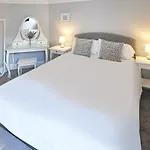 Host & - The Glaisdale At Brunswick Apartament